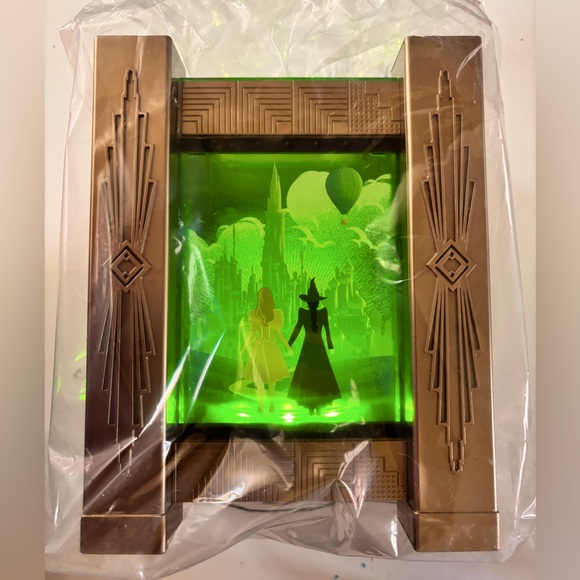 WICKED Movie Lantern Popcorn Bucket NEW - Picture 1 of 7